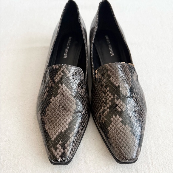 Marc Fisher Bravi 4 Gray Snakeskin Loafers Size 7.5 - Picture 4 of 7